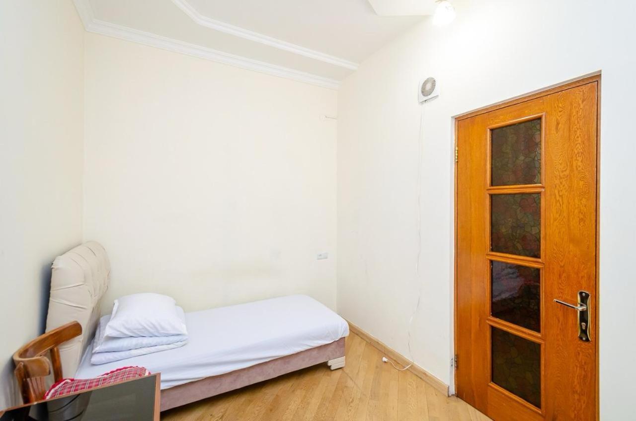 יירבאן Areva Hostel & Apartment מראה חיצוני תמונה