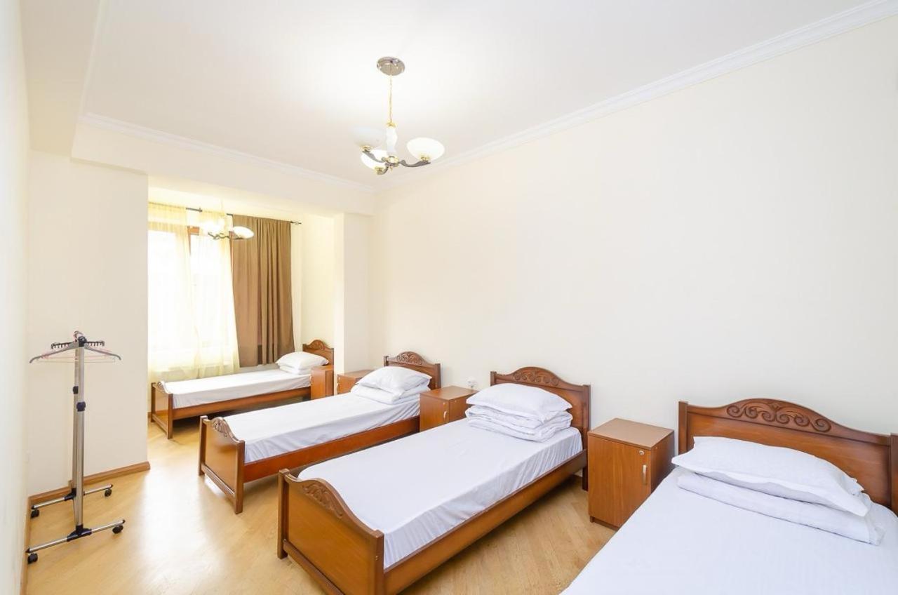 יירבאן Areva Hostel & Apartment מראה חיצוני תמונה