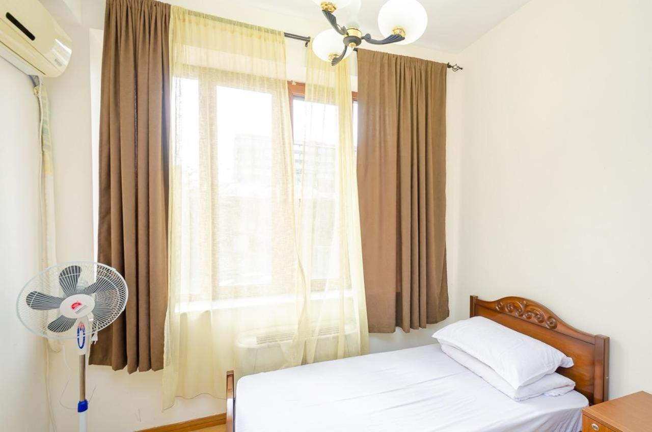 יירבאן Areva Hostel & Apartment מראה חיצוני תמונה