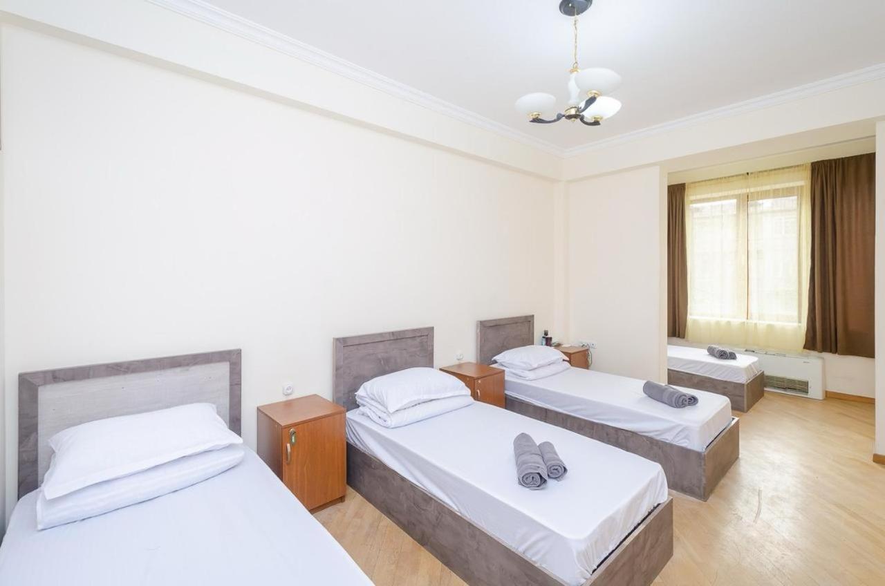 יירבאן Areva Hostel & Apartment מראה חיצוני תמונה