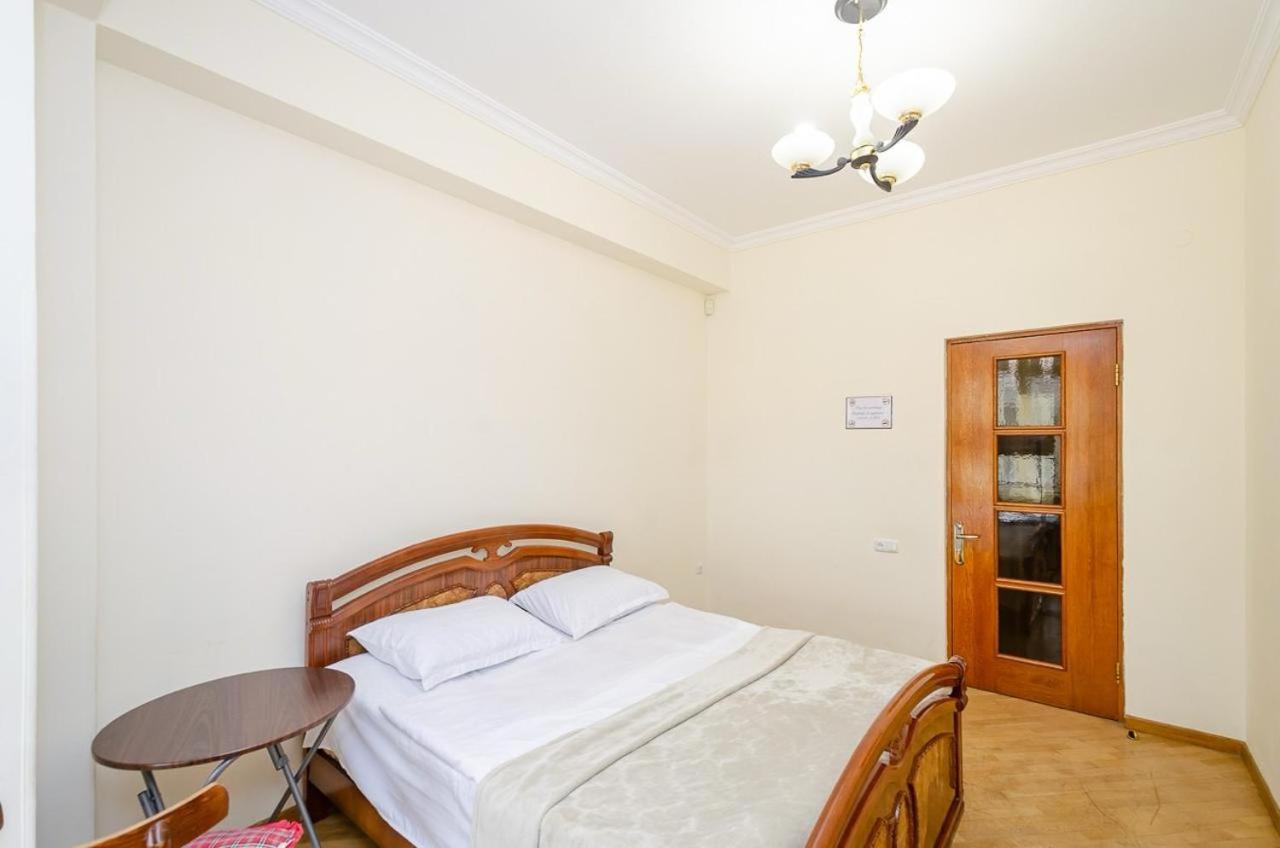 יירבאן Areva Hostel & Apartment מראה חיצוני תמונה