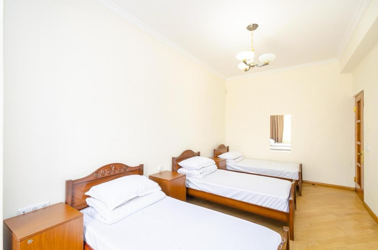 יירבאן Areva Hostel & Apartment מראה חיצוני תמונה